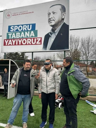 Özel bireyler uzmanlar eşliğinde dron uçurmayı deneyimledi
