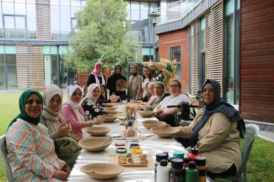 Özel bireyler ve anneleri hobi atölyelerinde el ele
