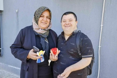 &Ouml;zel bireylerden Anneler G&uuml;n&uuml;&rsquo;ne anlamlı s&uuml;rpriz
