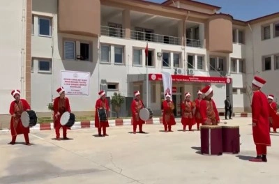 &Ouml;zel bireylerden oluşan mehteran takımından &ouml;zel performans