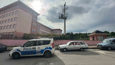 Özel eğitim öğrencisi okulda arkadaşını makasla yaraladı
