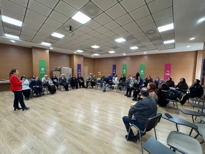 &Ouml;zel gereksinimli bireylerin ailelerine iletişim eğitimi
