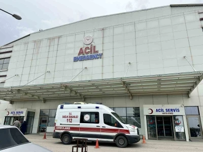 &Ouml;zel halk otob&uuml;s&uuml;n&uuml;n altına giren motosiklet s&uuml;r&uuml;c&uuml;s&uuml; hayatını kaybetti
