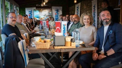 &Ouml;zel İmperial Hastanesi y&ouml;neticileri, Ak&ccedil;aabat&rsquo;ta STK ve banka temsilcileriyle buluştu
