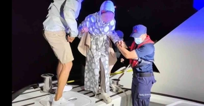 &Ouml;zel teknede rahatsızlanan vatandaşa tıbbi tahliye
