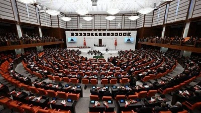 &Ouml;zg&uuml;r &Ouml;zel dahil 4 vekile ait dokunulmazlık dosyası Meclis&rsquo;te