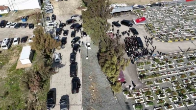 &Ouml;zg&uuml;r &Ouml;zel&rsquo;den 30 ara&ccedil;lık konvoyla deprem mezarlığına ziyaret
