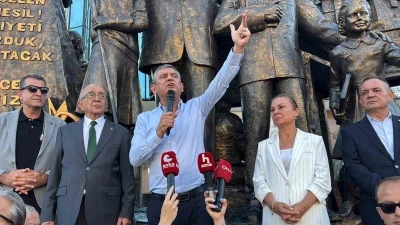 &Ouml;zg&uuml;r &Ouml;zel&rsquo;den &rsquo;dini değerleri aşağılayan&rsquo; Deniz G&ouml;ktaş&rsquo;a destek
