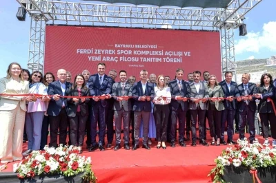 &Ouml;zg&uuml;r &Ouml;zel, İzmir&rsquo;de Ferdi Zeyrek Spor Kompleksi&rsquo;nin a&ccedil;ılışına katıldı

