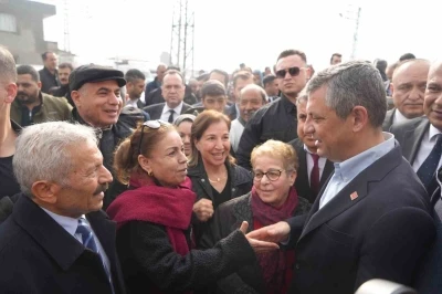 &Ouml;zg&uuml;r &Ouml;zel Nurdağı&rsquo;nda depremzedelerle bir araya geldi
