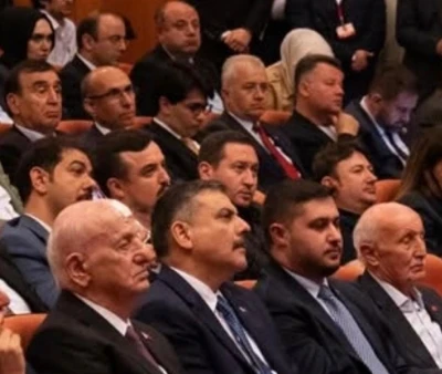&Ouml;zk&ouml;se: "Gen&ccedil;ler i&ccedil;in siyaset eğitimi &ouml;nemli"
