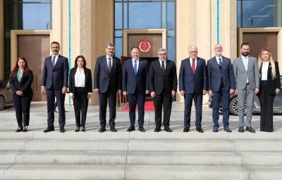 &Ouml;zt&uuml;rkler: "Anavatanla kopmaz bağlarımız her t&uuml;rl&uuml; tehlikeye karşı g&uuml;&ccedil; vermeye devam edecek"
