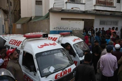 Pakistan&rsquo;da &uuml;&ccedil; katlı binada t&uuml;p patladı: 16 &ouml;l&uuml;, 14 yaralı

