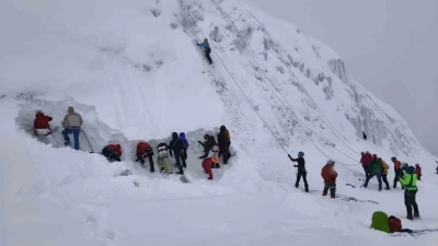 Paland&ouml;ken&rsquo;de buz tırmanışı eğitimi başarıyla ger&ccedil;ekleşti
