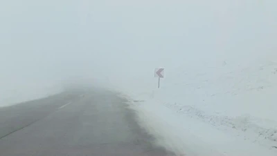 Paland&ouml;ken ge&ccedil;idinde sis s&uuml;r&uuml;c&uuml;lere zor anlar yaşatıyor
