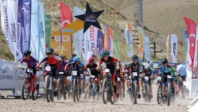 Palandöken’in zirvesinde pedal çevirdiler
