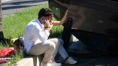 Palmiyeye çarpan araç takla attı: 2 yaralı
