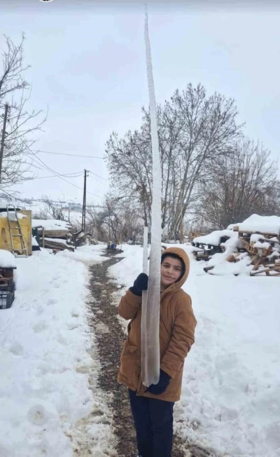 Palu&rsquo;daki buz sarkıtları g&ouml;renleri şaşırttı
