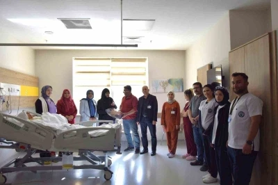 Palyatif servisinde tedavi gören yaşlı hastalara moral ziyareti
