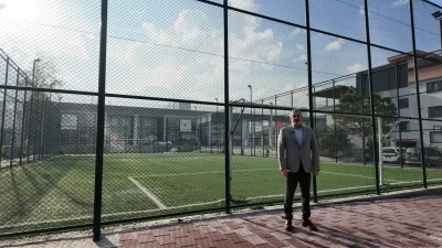 Pamukkale Belediyesi mahalle gen&ccedil;lerinin kullandığı halı sahayı &uuml;cretli yaptı
