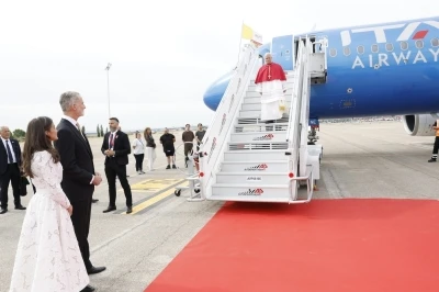 Papa 14. Leo, İspanya&rsquo;da Kral Felipe ve Krali&ccedil;e Letizia tarafından resmi t&ouml;renle karşılandı
