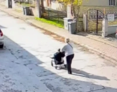 Para dolu çantayı arabanın üstünde unuttu
