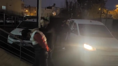 Parf&uuml;m hırsızları adli kontrol şartıyla serbest kaldı
