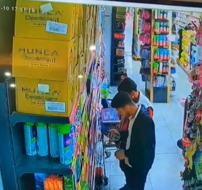 Parf&uuml;mleri &ouml;nce kokladılar sonra &ccedil;aldılar
