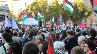 Paris’te binlerce kişi İsrail’in Gazze’ye saldırılarını protesto etti: &quot;Katil Netanyahu, Filistin Filistinlilerindir&quot;
