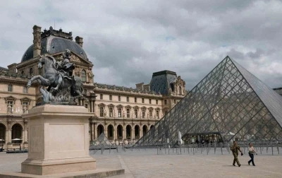 Paris’teki ünlü Louvre Müzesi’nde soygun paniği: Müze ziyaretçilere kapatıldı
