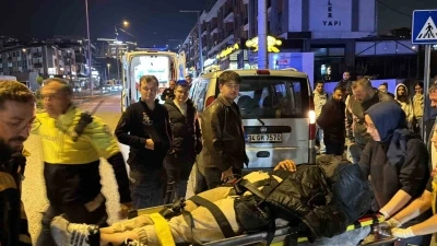 Park halinde ki araca saplandı: 1 yaralı
