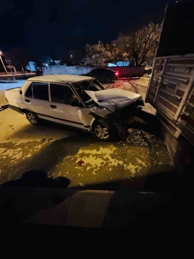 Park halindeki araca &ccedil;arpan alkoll&uuml; ve ehliyetsiz s&uuml;r&uuml;c&uuml;ye 250 bin TL ceza
