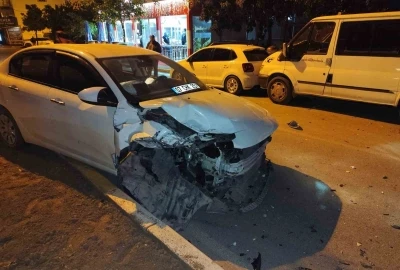 Park halindeki ara&ccedil;ları hurdaya &ccedil;evirdi, 3.41 promil alkoll&uuml; &ccedil;ıktı
