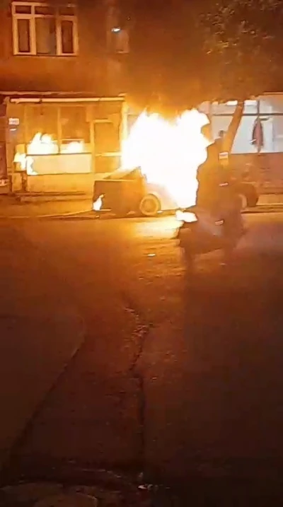 Park halindeki otomobil yandı, sahibi tarafından yakıldığı &ouml;ne s&uuml;r&uuml;ld&uuml;
