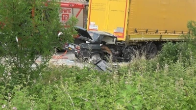 Park halindeki tıra &ccedil;arpan otomobilde 2 kişi hayatını kaybetti
