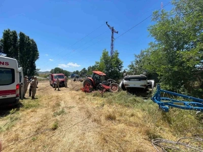 Park halindeki trakt&ouml;re &ccedil;arpan otomobil ters d&ouml;nd&uuml;: 1 yaralı
