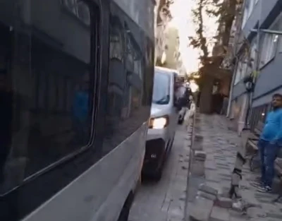 Park tartışması kavgaya dönüştü: Sürücünün tehdidi kameraya yansıdı
