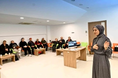 Parkinson Akademi &uuml;yelerine yaşam tarzı eğitimi
