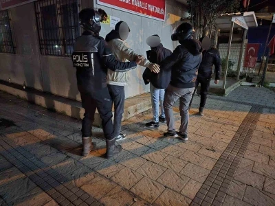 Parklarda, sokaklarda uyuşturucu içen 12 kişi suçüstü yakalandı
