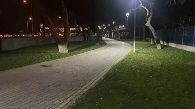 Parkta bı&ccedil;aklı kavga: 3 kişi yaralandı
