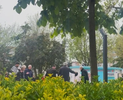 Parkta iki yaşlı adam arasında yumruklu kavga: 1 yaralı
