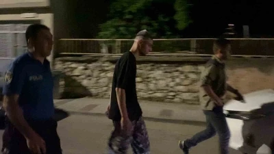 Parktaki gen&ccedil;lere pompalı t&uuml;fekle saldıran şahıslar yakalandı
