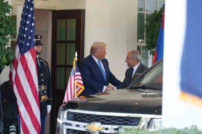 Paşinyan, Trump ve Aliyev ile görüşmek için Beyaz Saray’a geldi
