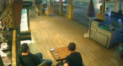 Pastaneye atılan pimi çekilmemiş bombanın yeni görüntüleri ortaya çıktı
