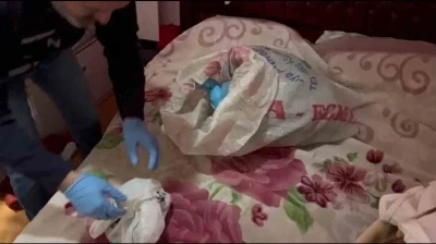 Patates çuvallarına gizlenmiş 14 kilo 40 gram esrar ele geçirildi, 2 kişi tutuklandı
