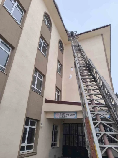 Patnos&rsquo;ta buz sarkıtlarına karşı uyarı
