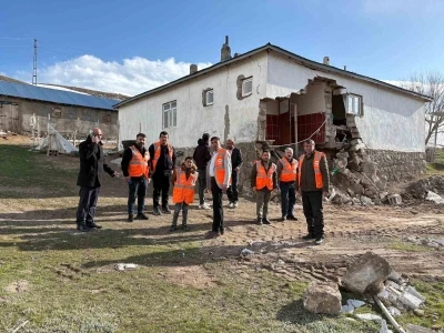 Patnos&rsquo;ta deprem sonrası inceleme
