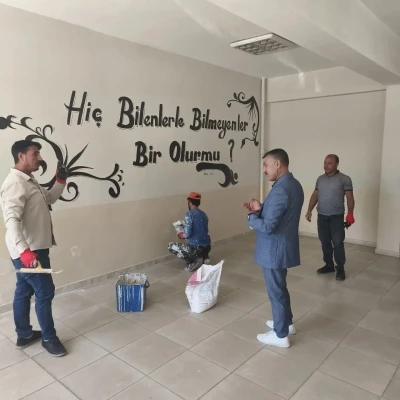 Patnos&rsquo;ta tatille birlikte okullarda tadilat &ccedil;alışması başladı
