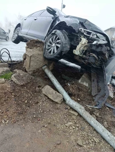 Patnos&rsquo;ta yağışlı hava kazayı beraberinde getirdi:2 yaralı
