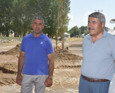 Patnos’ta yol ve altyapı çalışmaları hızlandı.
